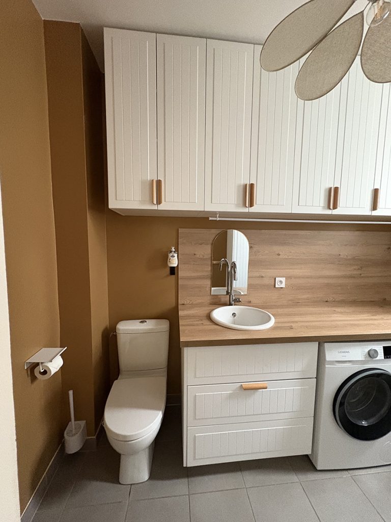 Aménagement Buanderie bois avec placard et WC