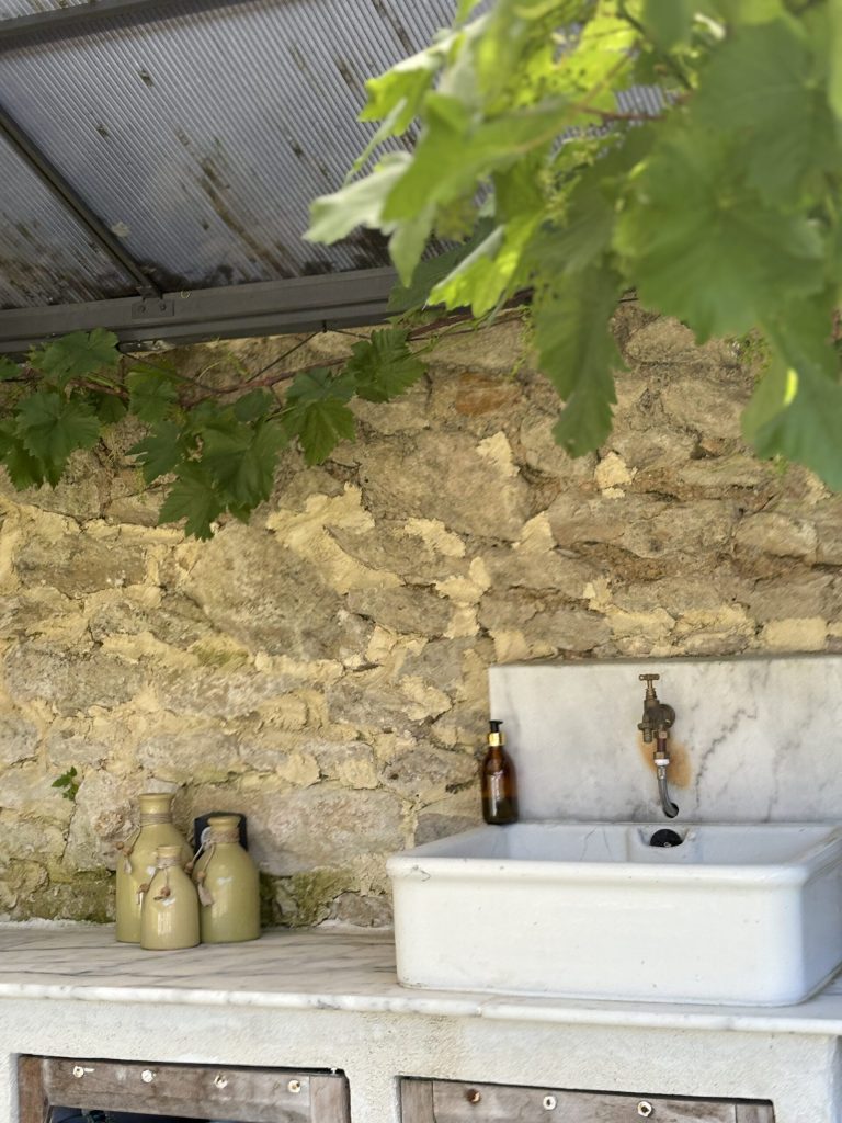 Cuisine d'été extérieure en Siporex avec évier intégré